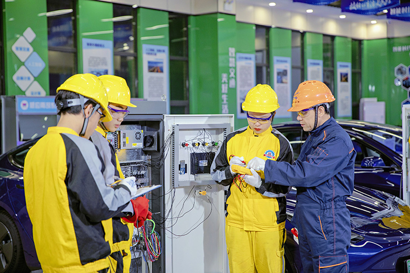 把握汽車市場脈搏，西安萬通新能源短期班為您打開職業新大門